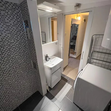 White Bear 1663 Muhar Apartment Zemun