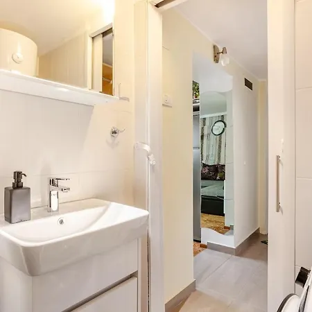 White Bear 1663 Muhar Apartment
